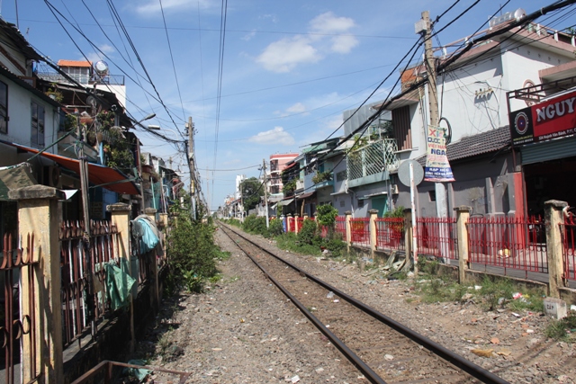 Phu Nhuan railway track.PG