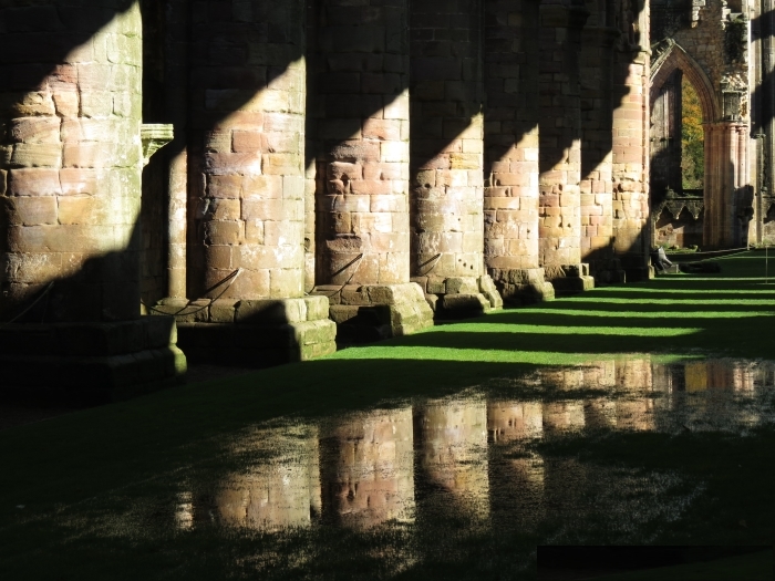 fountains_abbey_in_yorkshire