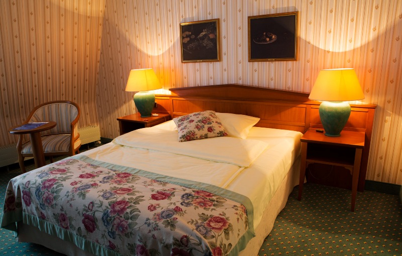 Guestroom in the Hotel am Schlosspark in Gotha, Germany. The four star superior hotel has two restaurants and a wellness centre.