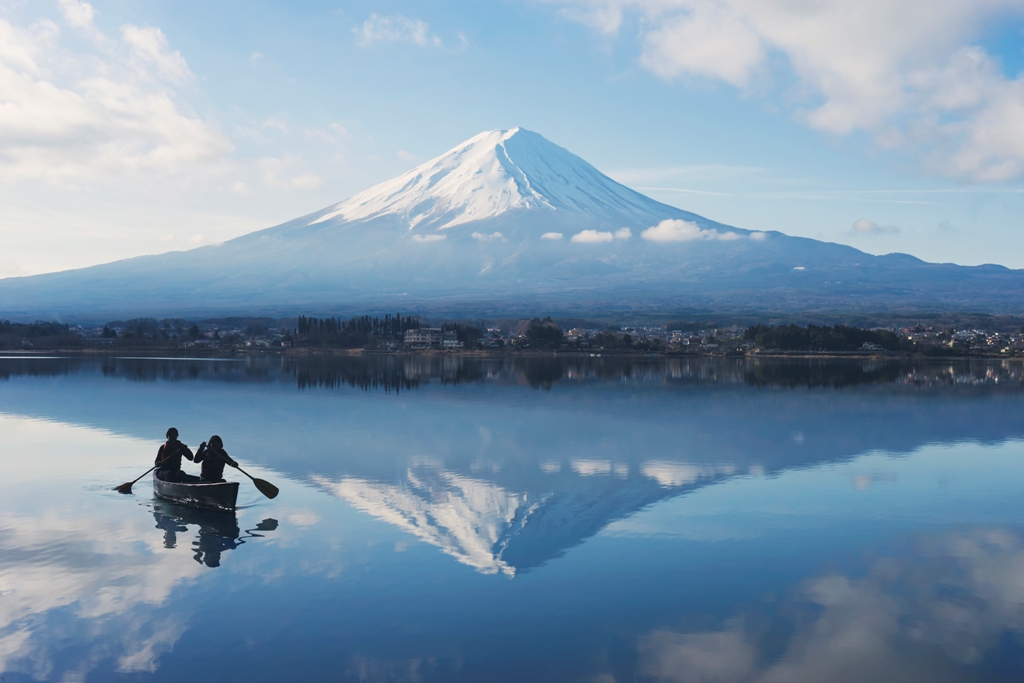 HOSHINOYA Fuji canoe