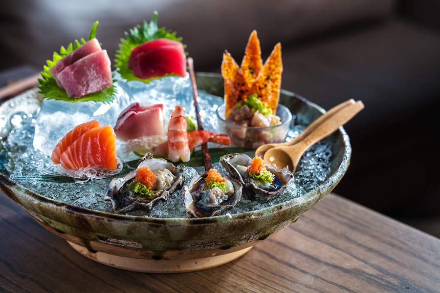 Sashimi platter with oysters 3NEW