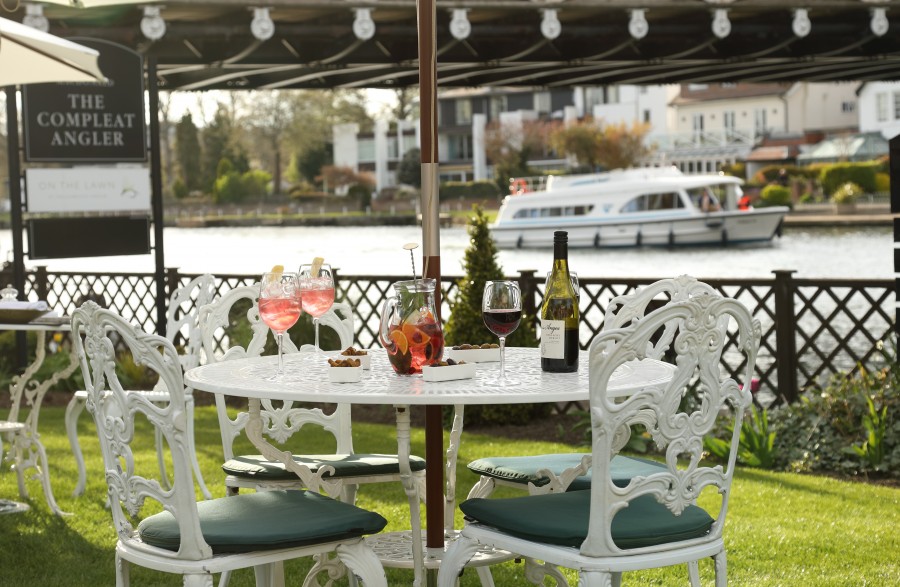Macdonald Compleat Angler On The Lawn 03
