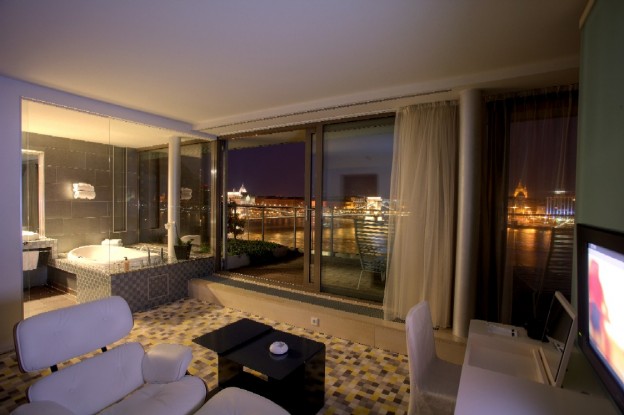 Andy Mossack reviews the Lanchid 19 Design Hotel in Budapest.