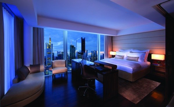 Andy Mossack reviews the Jumeirah Hotel in Frankfurt, germany's vertical city..