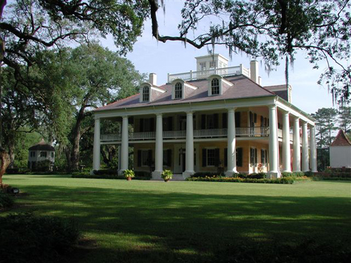 Andy Mossack visits Houmas House in New Orleans, a real southern belle like no other.