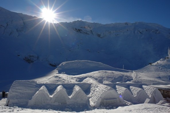 ice hotel lo