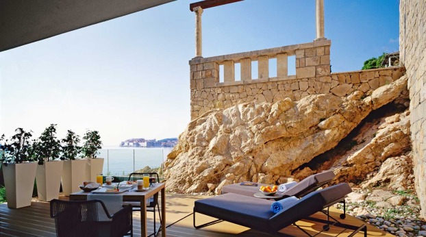 Andy Mossack reviews Villa Dubrovnik, and wallows in boutique luxury. VillaDub1