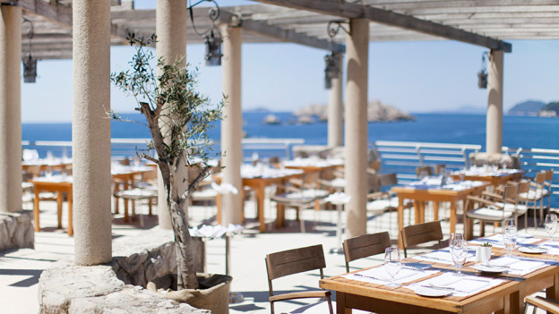 Andy Mossack samples the food at Tavern Maslina at Hotel Dubrovnik Palace and finds the view is just as good as the food. alhdubrovnikpalacerestaurantmaslina6 87 hoteldubrovnikpalacefandb 2001