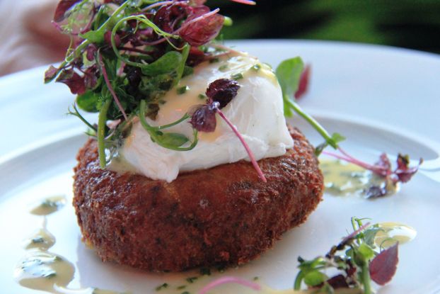 Andy Mossack reviews the Blue Door Bistro at the Montague on the Gardens