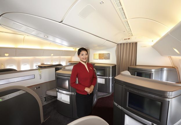 Andy Mossack reviews Cathay Pacific First Class Cabin and  revels in a luxurious flight.