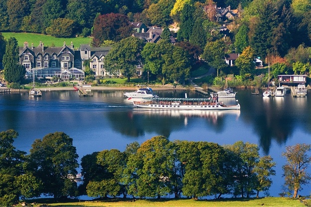 Janette Griffiths reviews the Lakeside Hotel on Lake Windemere, and says the name is on the tin!