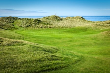 Andy Mossack reviews Machrihanish Dunes Golf Club, and finds a real beauty. Machrihanish Dunes Golf Club10th Green