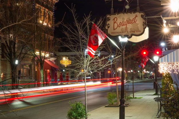 Andy Mossack reviews the Bouquet Restaurant in Covington, Kentucky