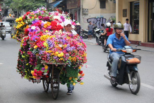 vietnam flower on bike