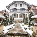 Andy Mossack reviews the Villa Rose Boutique Hotel in alpine Samoens a very desirable place to enjoy the alpine region ft villa blurred 1