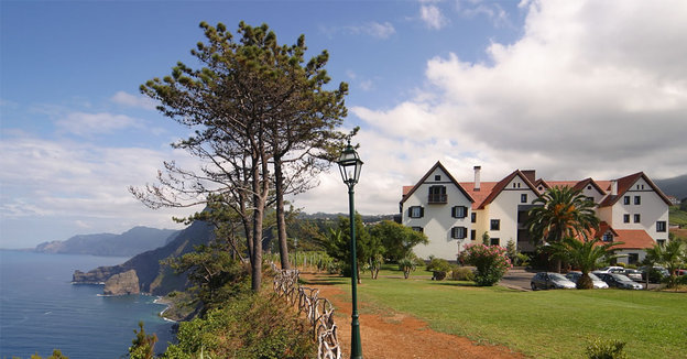 Andy Mossack reviews Quinta do Furao a beautiful manor house on Madeira's north east coast.