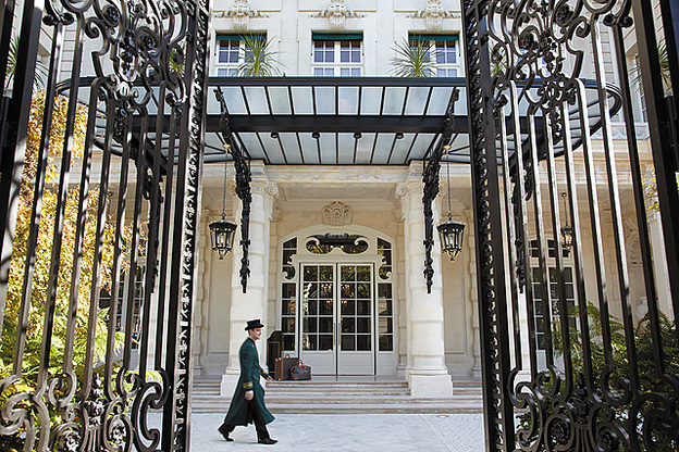Anthea Gerrie reviews the new Hotel Shangri-La Paris. 