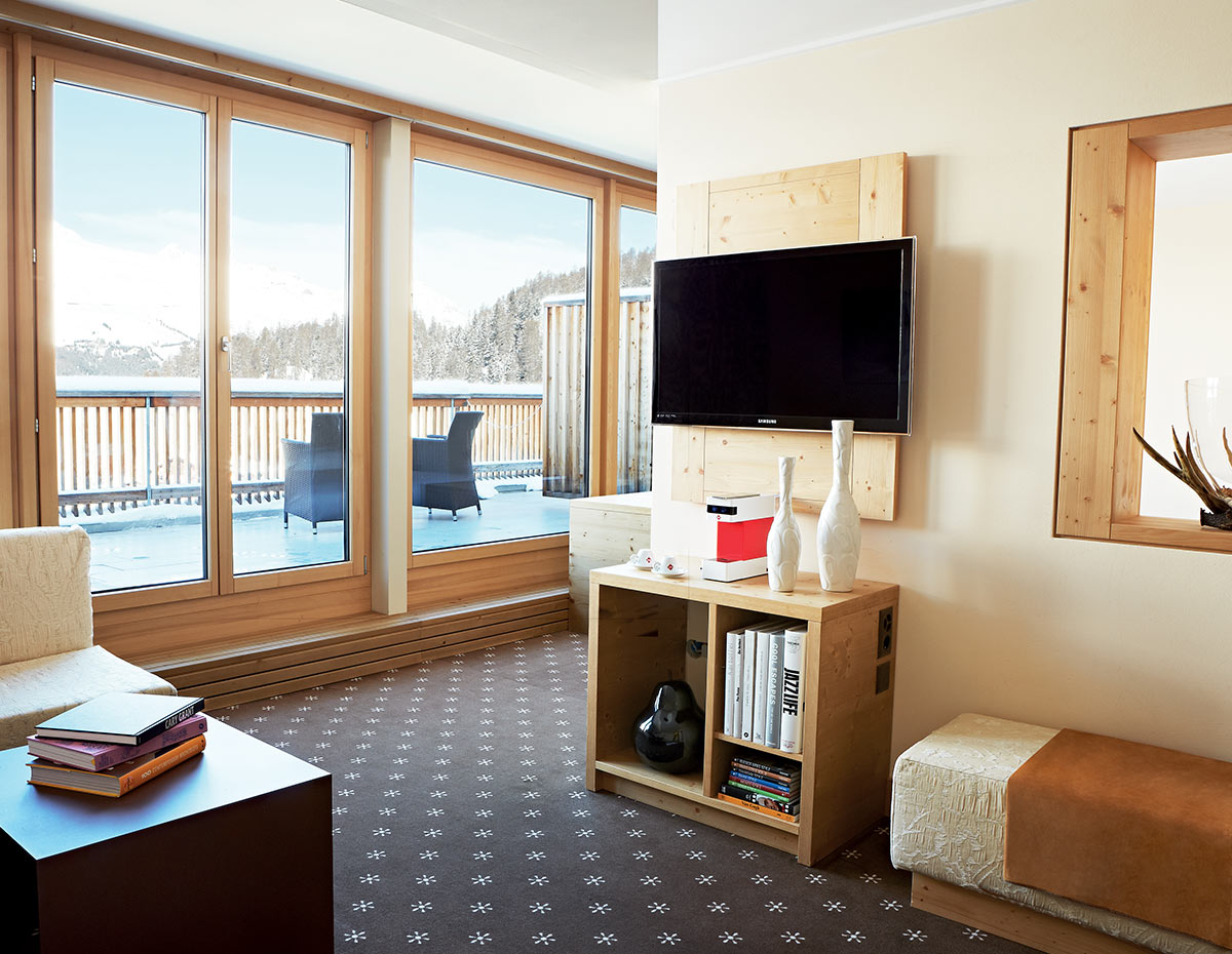 hotels_alpina_0007_nira-alpina-junior-suite-living_hr
