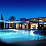 Anthea Gerrie attends Palm Springs Modernism Week, the annual celebration of its retro architecture. Frank Sinatra House credit Jake Holt