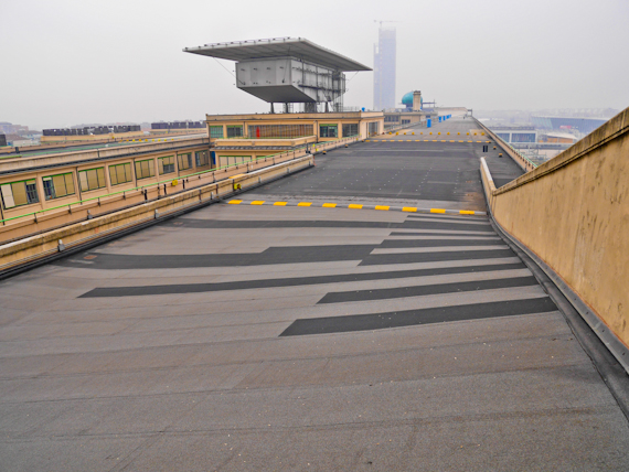 Racetrack on roof w City