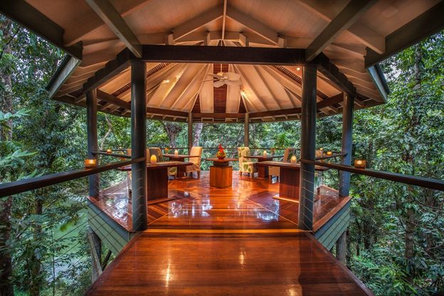 Anna Smith reviews the Silky Oaks Lodge, a luxury retreat by the Mossman River close to the Daintree.