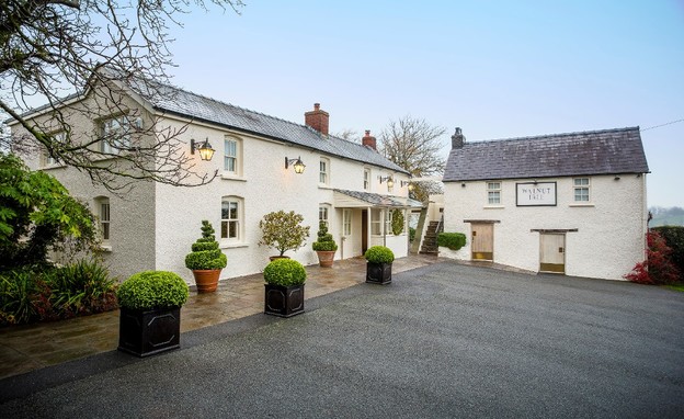 Andy Mossack reviews the Walnut Tree, a one Michelin star pub in Abergavenny W6A916header2