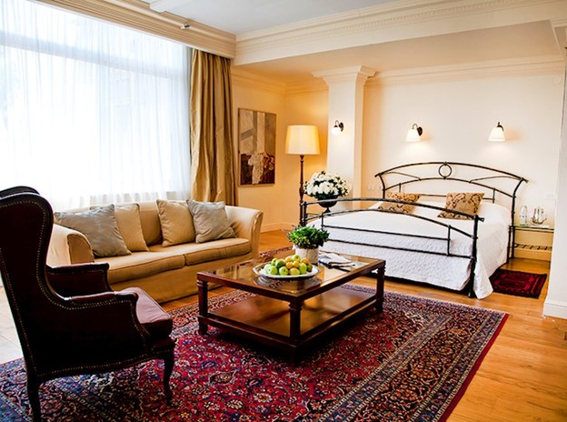 Andy Mossack reviews the sumptious  Mizpe Hayamim Hotel perched at the top of Israel's Mount Canaan