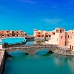 Considering it was the wee small hours by the time I arrived at The Cove Rotana Resort after a 45-minute drive from Dubai airport, there was no lack of energy from the night staff 77 View of Laguna Swimming pool