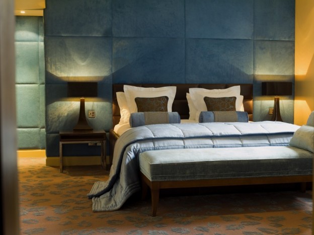 Andy Mossack stays at the May Fair Hotel and samples a touch of Hollywood glamour in London's Mayfair.