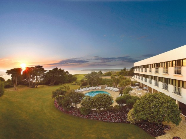 Andy Mossack stays at the Atlantic Hotel, high up aboce the fabulous St Ouen’s Bay