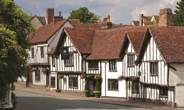 James Ruddy reviews the iconic Swan hotel and Spa in Lovely Lavenham. Hotel Spa final med 2