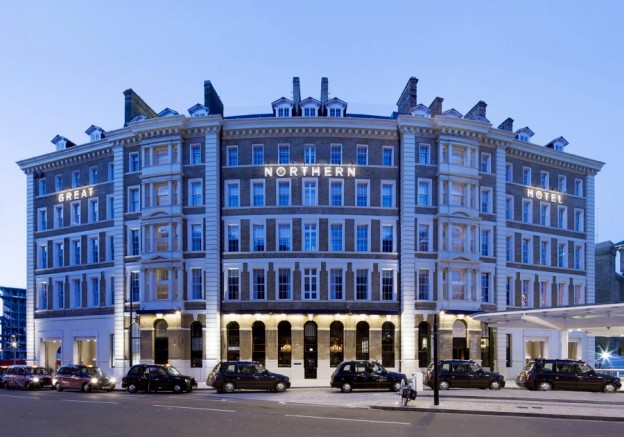 Andy Mossack reviews the Great Northern Hotel at King's Cross Station, and finds you can't get much closer to the patforms!