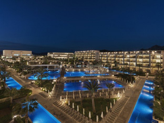 Helen Warwick reports on the Zafiro Palace Alcudia , a luxury hotel in Mallorca that is the ultimate family-friendly escape.