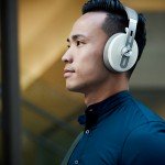 Sennheiser Momentum 3 Wireless Headphones MOMENTUM 3 Wireless Sandy White Product shot InUse 11200103 Urban 7492