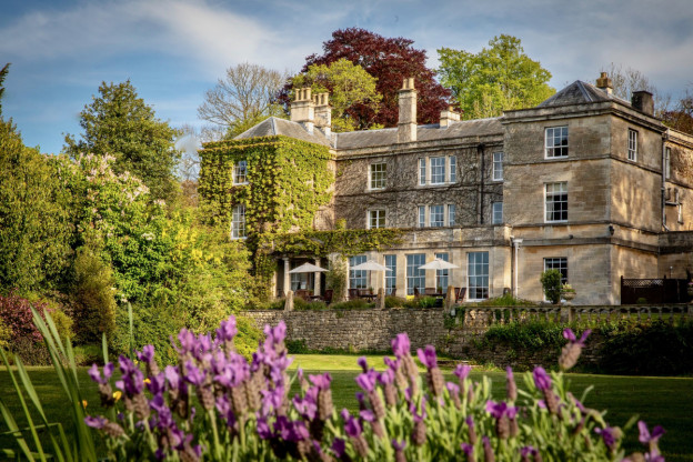 Burleigh Court Hotel Exterior 6 Credit burleighcourtphotography e1635180932425