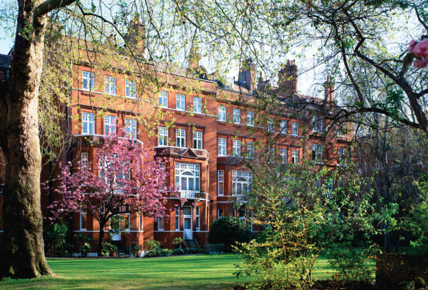 Andy Mossack stays at the Mantis Draycott Hotel in the leafy streets of Kensington. Draycott Hotel exterior garden e1634893119761