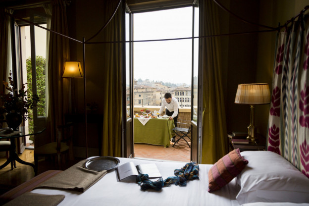 Lucy Daltroff stays at Antica Torres Tornabuoni one of Florence's most iconic hotels. S L0058 e1642608476321