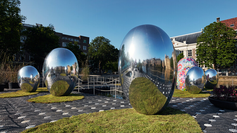 Andy Mossack visits the new free BlowUp Art The Hague inflatable installation.