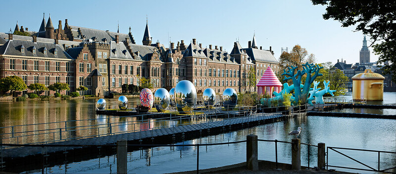 Andy Mossack visits the new free BlowUp Art The Hague inflatable installation.