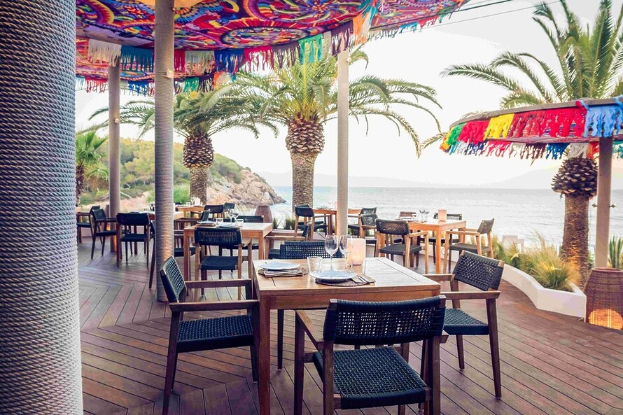 Helen Warwick dines at Aiyanna Restaurant, a barefoot foodie magnet in Ibiza.