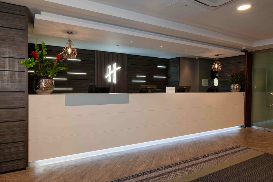 Holiday Inn Regents Park lobby 1