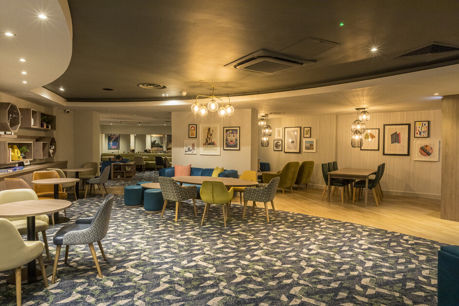 Holiday Inn Regents Park restaurant