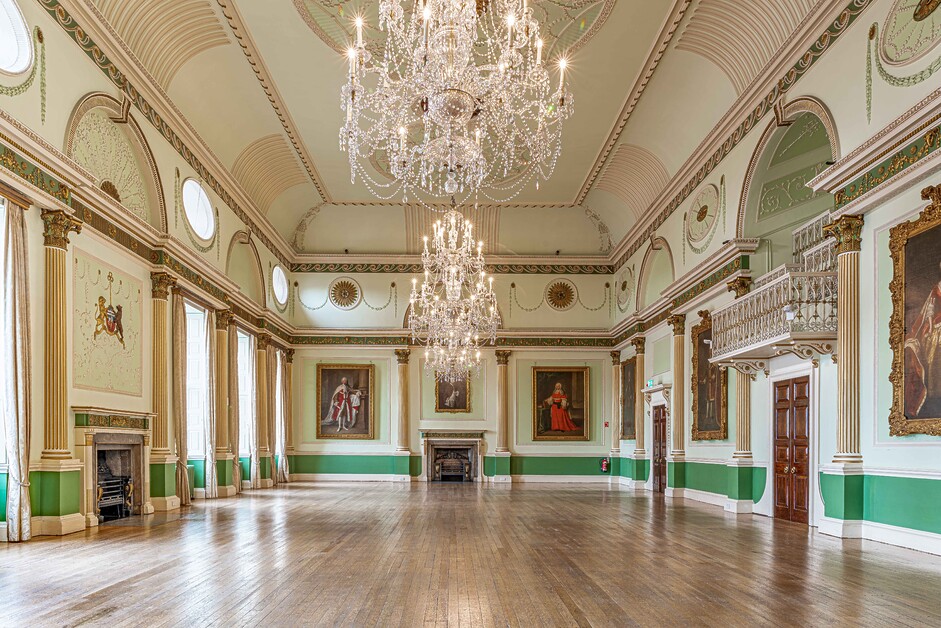 Anthea And David Gerrie Tour Jane Austen’s Landmark Locations From Hampshire To Bath In The 21st Century Equivalent Of A Horse-Drawn Carriage