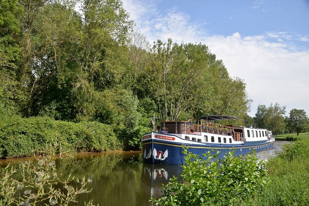 An unforgettable European Waterways Burgundy Canal Cruise