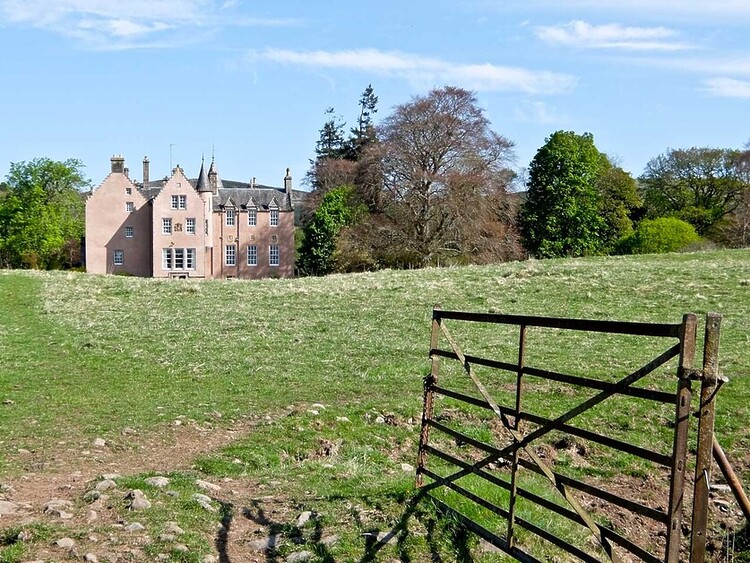 Guide to E-Biking around Alyth.