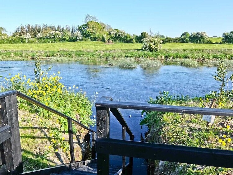 In his Guide to the Boyne Valley, Rupert Parker explores a Landscape Populated By Incredible Prehistoric Monuments And Dazzling Fairy Tale Castles.