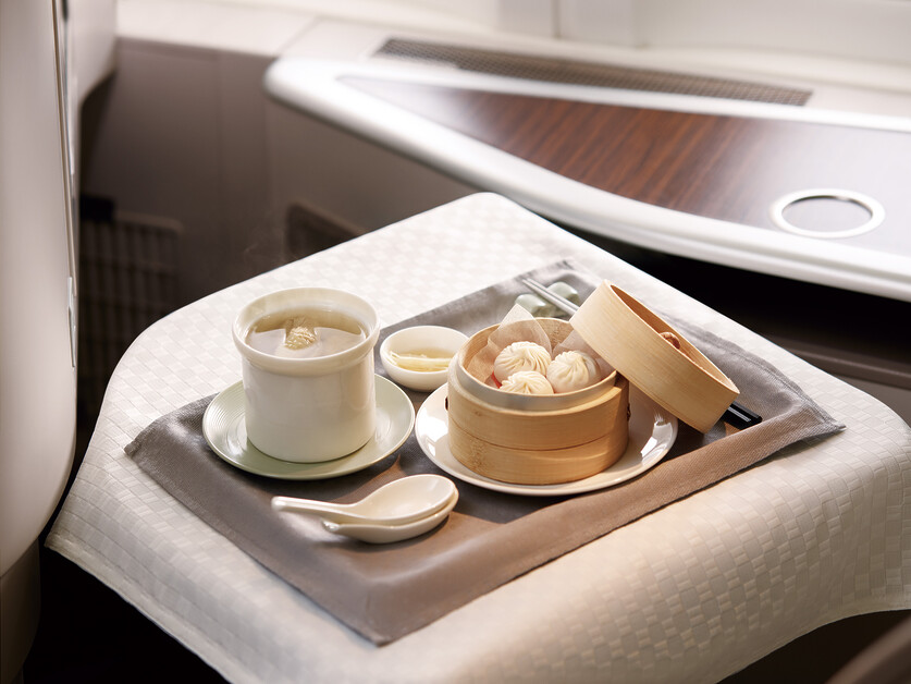 JD Murphy reviews the Eva Air Royal Laurel Class cabin and revels in multi award-winning business service.