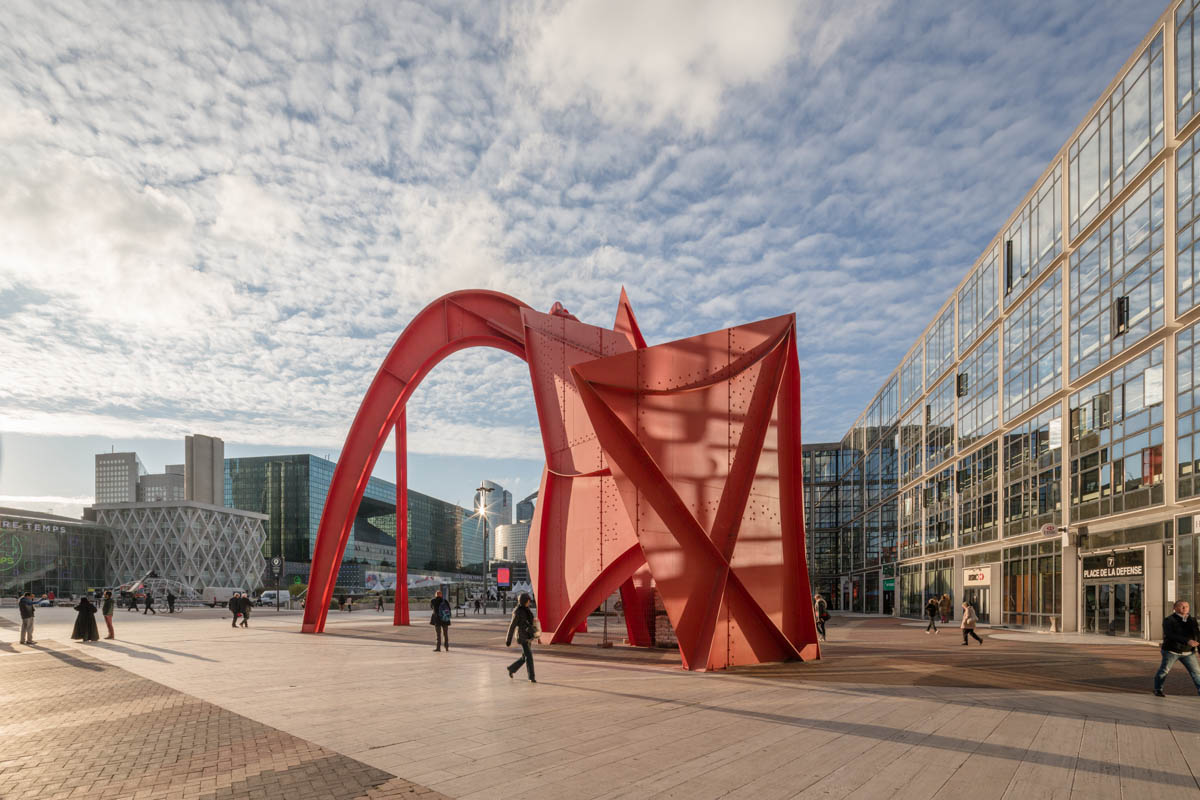 Andy Mossack visits the wide-open spaces of the Paris La Défense district. Traffic free and minutes from the city centre. Basing yourself here is a no brainer.