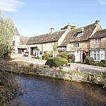 Andy Mossack reviews a one-bedroom rustic Cotswold cottage rental in Bourton-on-the-Water, one of the Cotswolds’ most popular villages.