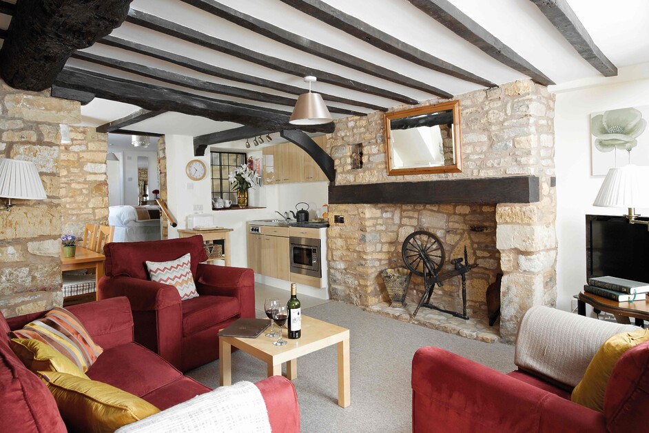 Andy Mossack reviews a one-bedroom rustic Cotswold cottage rental in Bourton-on-the-Water, one of the Cotswolds’ most popular villages.